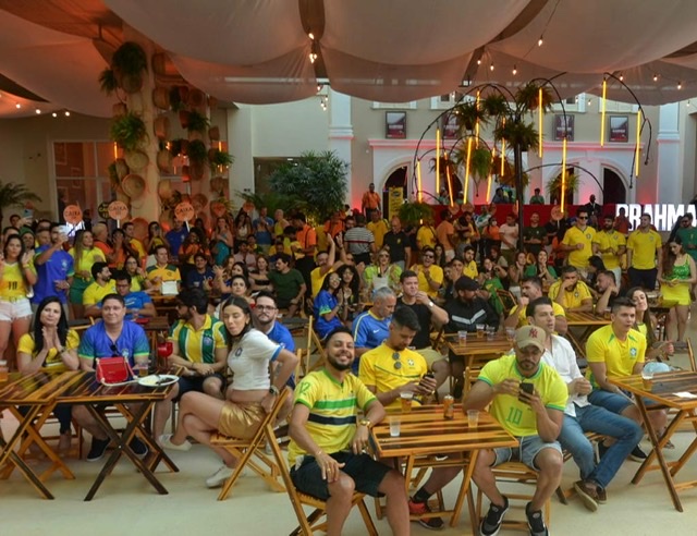 Giro de fotos: Casarão da Copa reúne torcida animada no Cunha Guedes. Veja quem passou por lá