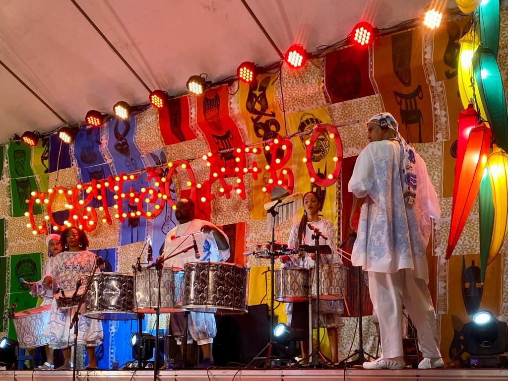 Cortejo Afro abre temporada de shows na Casa Rosa, no Rio Vermelho