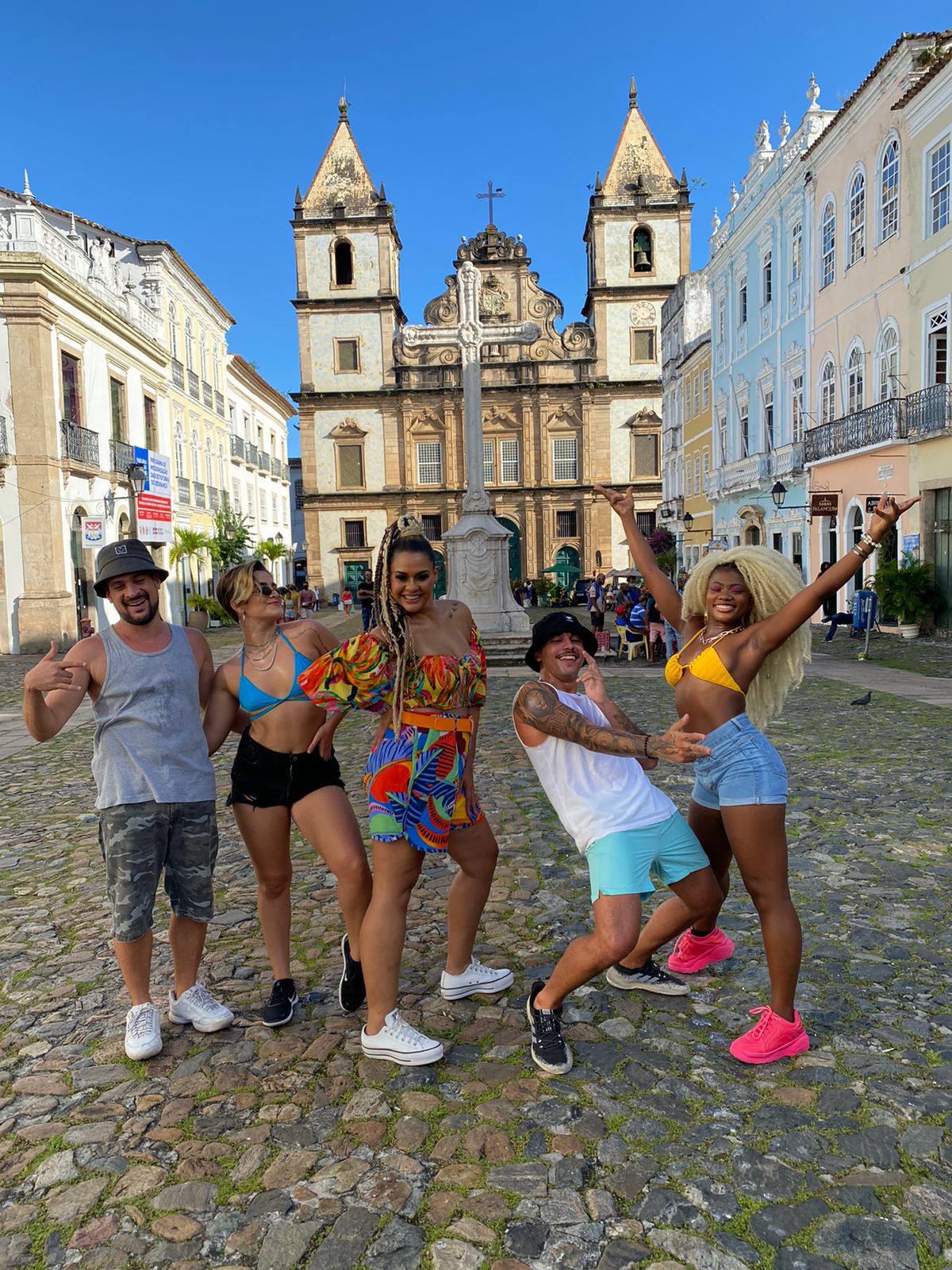 Gravação de videoclipe de Carolina Parada agita pontos turísticos de Salvador