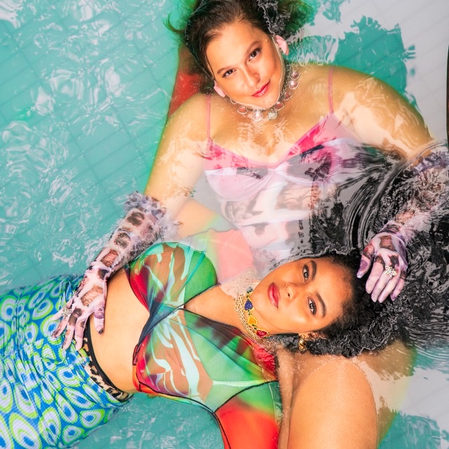Alice Caymmi e Rachel Reis lançam 'Desfruta', reggae produzido por Iuri Rio Branco