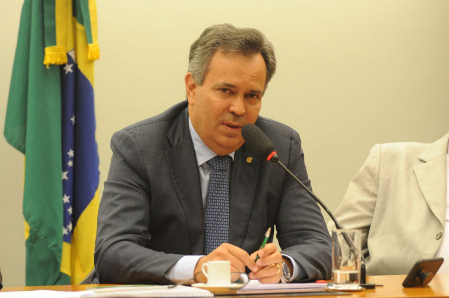Félix Mendonça Jr. critica cortes de Bolsonaro na educação: "uma lástima"