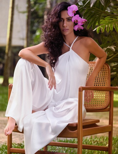 Silvia Braz estrela nova campanha de Resort 24 da Tufi Duek