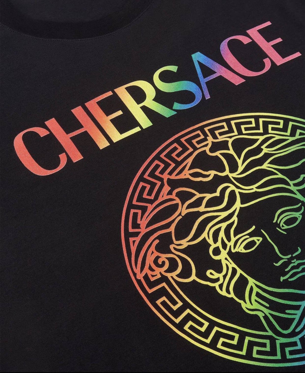 CHERSACE: Cher e Versace se unem em prol da comunidade LGBTQIA+