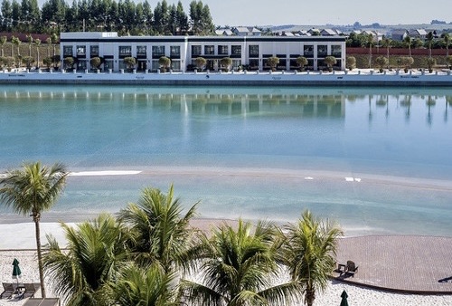 JHSF inaugura clube de surfe e projeto imobiliário no Boa Vista Village; veja fotos