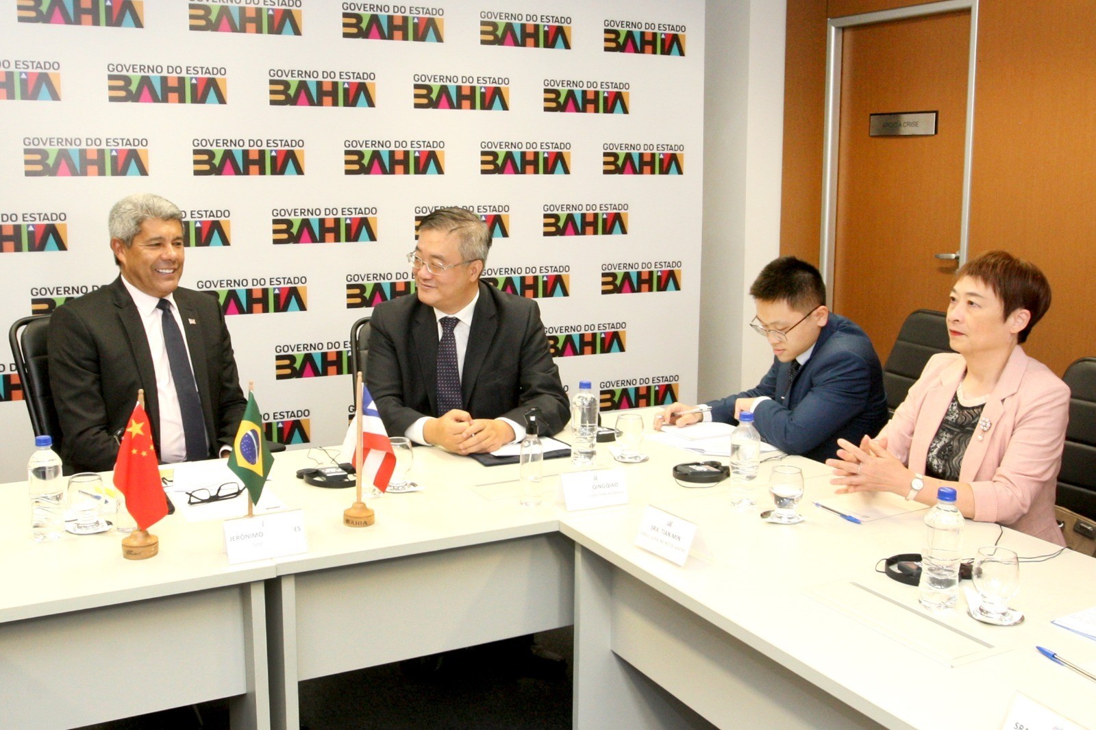 Governador da Bahia recebe embaixador da China para debater investimentos no estado