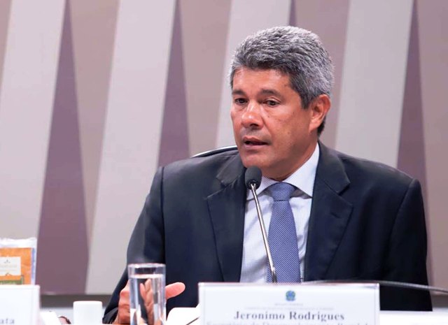   Secretário da Educação, Jerônimo Rodrigues é aposta de Rui para 2022