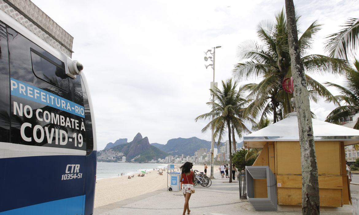 EUA revisam grau de risco para viagens ao Brasil de 'muito alto' para 'alto'