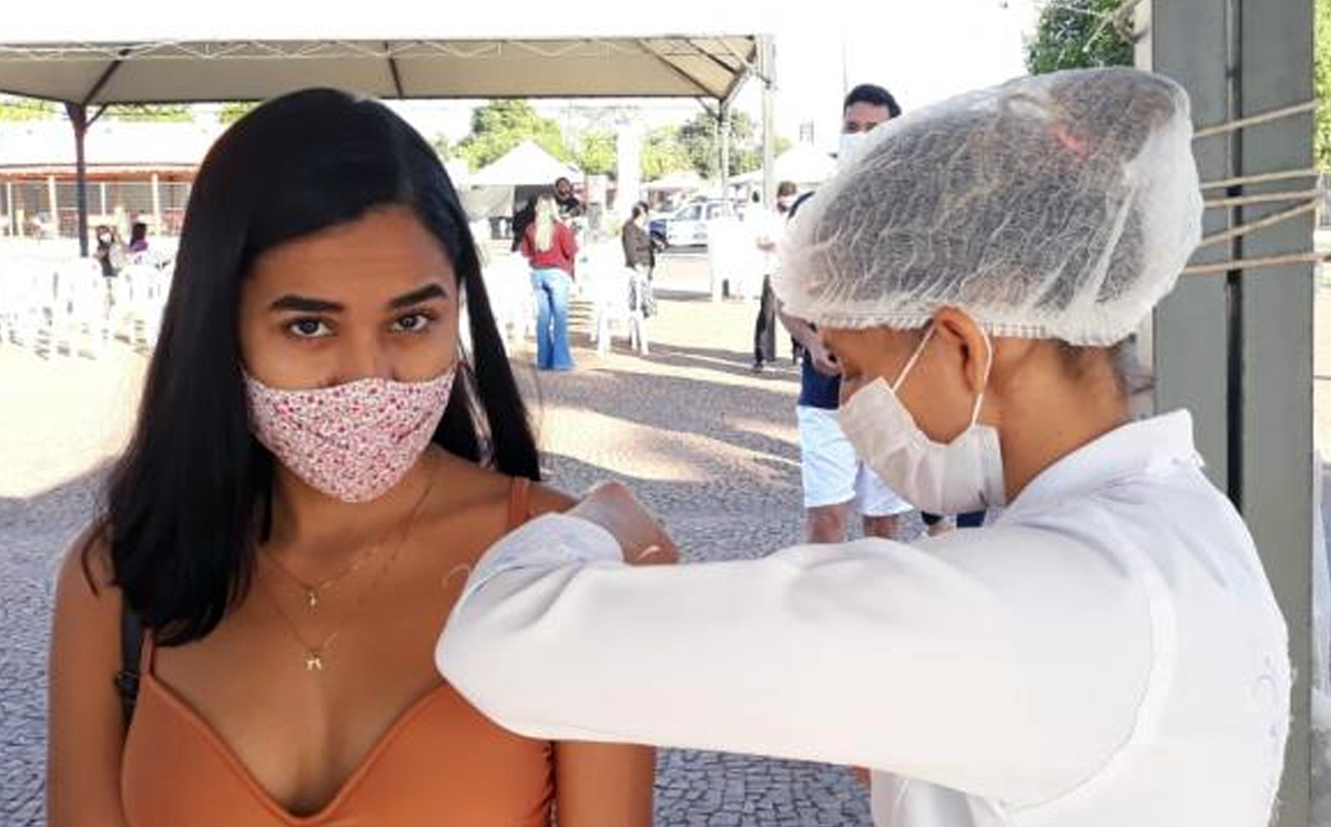 Salvador vacina adolescentes de 15 anos sem comorbidades a partir desta terça (14)