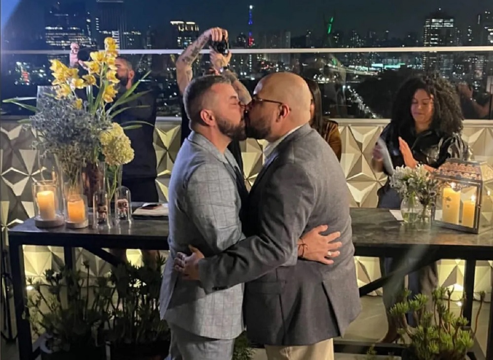 Tiago Abravanel se casa com Fernando Poli em cerimônia íntima em São Paulo; veja fotos 