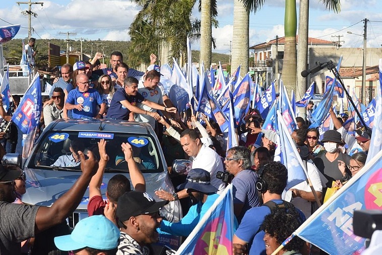 ACM Neto percorre 4,4 mil km em seis dias e visita 22 municípios de sete regiões da Bahia