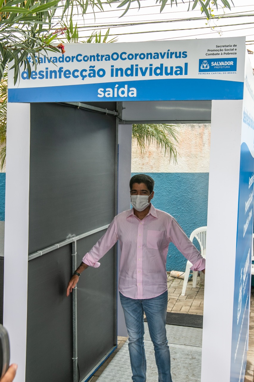ACM Neto inaugurou cabine de desinfecção no Abrigo Dom Pedro II