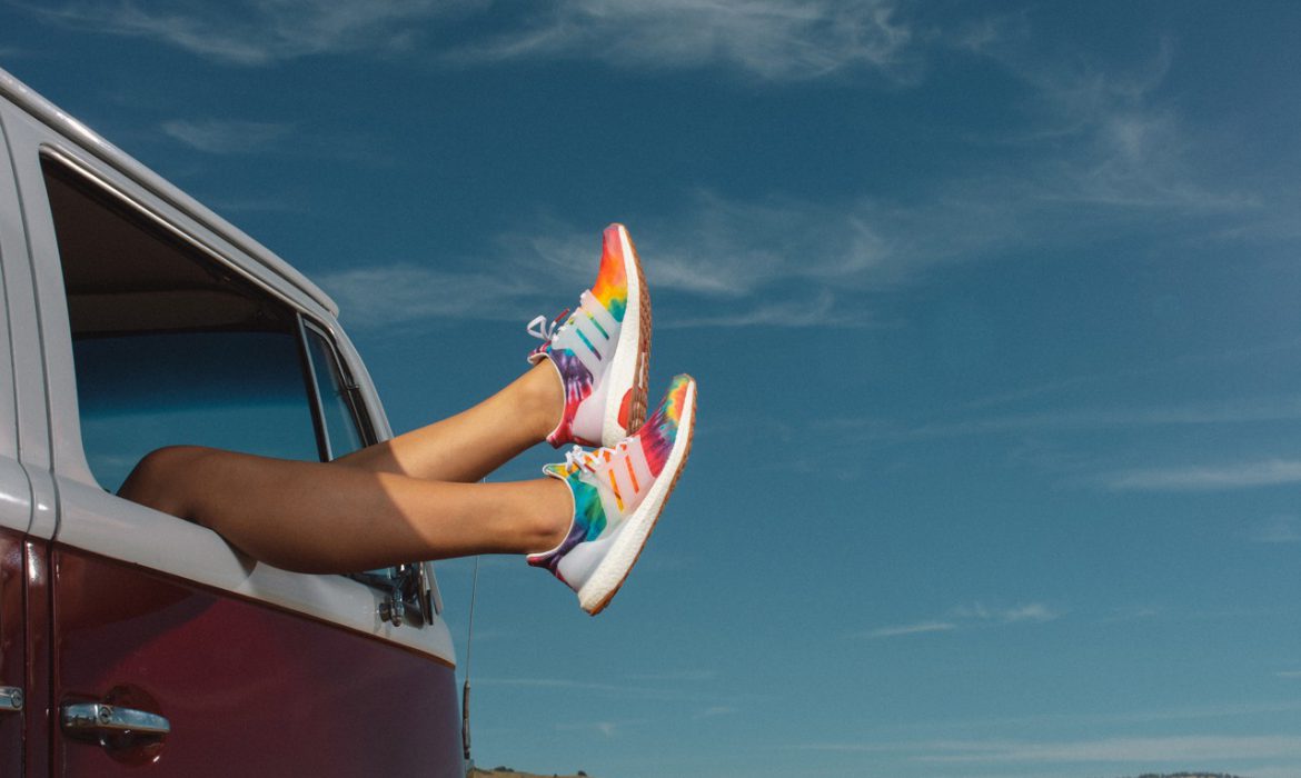 Adidas lança modelo em homenagem ao Festival Woodstock