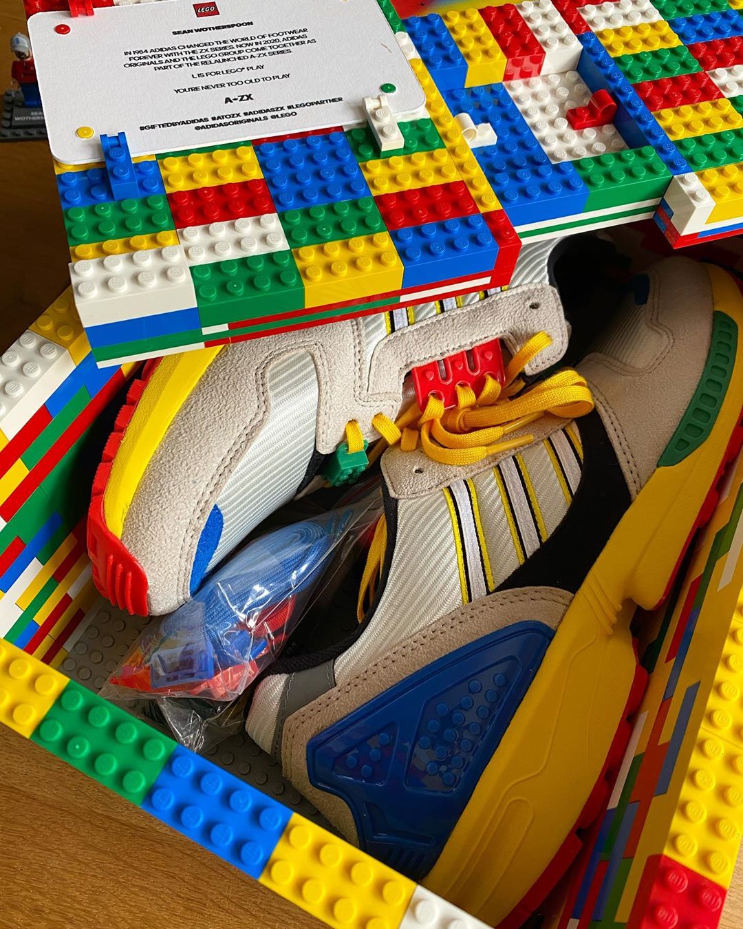 Lego e Adidas lançam colaboração inédita. De olho!