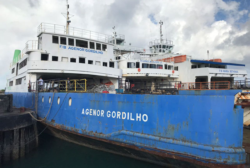 Afundamento assistido do ferry Agenor Gordilho foi realizado neste sábado; veja vídeo 