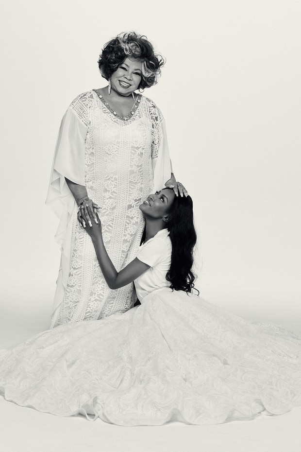 Naomi Campbell estrela editorial da Vogue Brasil com 11 mulheres negras