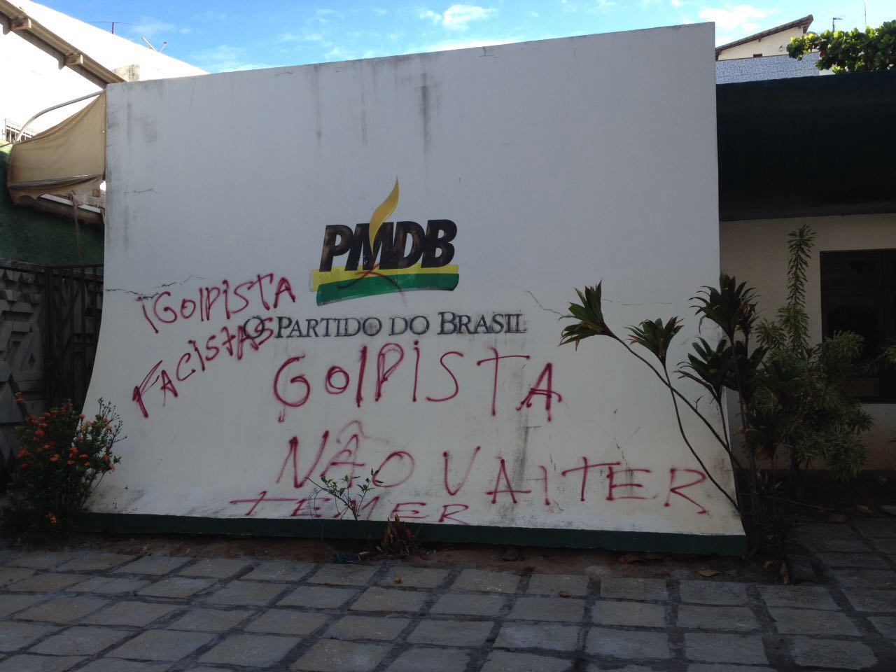 Sede do PMDB em Salvador é depedrada
