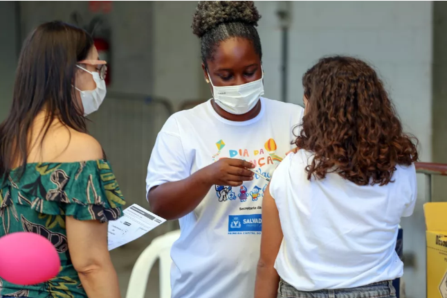 Procura pela vacina contra Covid-19 aumenta 225% nos postos de saúde em Salvador