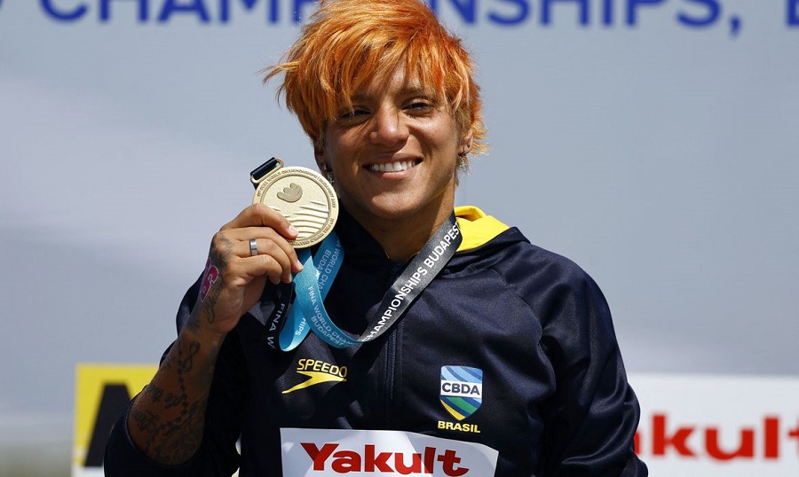Baiana Ana Marcela Cunha é pentacampeã mundial dos 25 km na maratona aquática