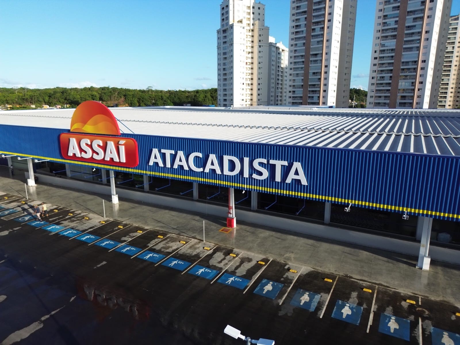 Salvador ganha maior supermercado atacadista da Bahia com obra executada pelo Grupo André Guimarães. Veja fotos  