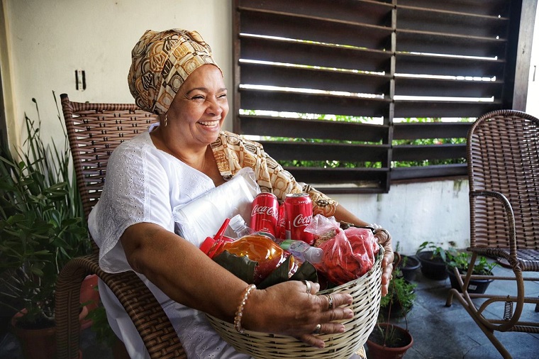 Solar Coca-Cola apoia retomada das baianas de acarajé
