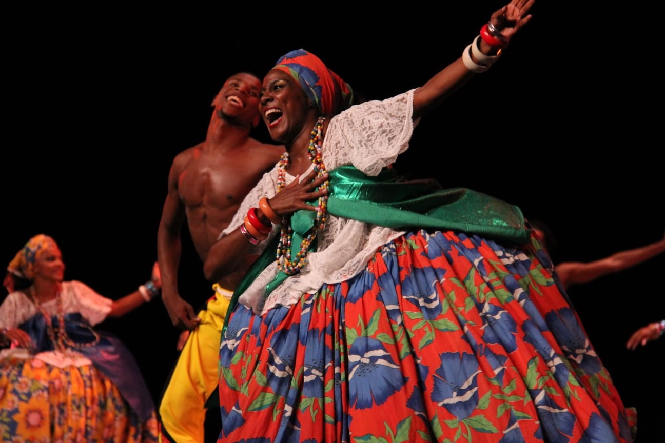 Balé Folclórico da Bahia reestreia nesta sexta-feira (29) com gente famosa na plateia; vem saber