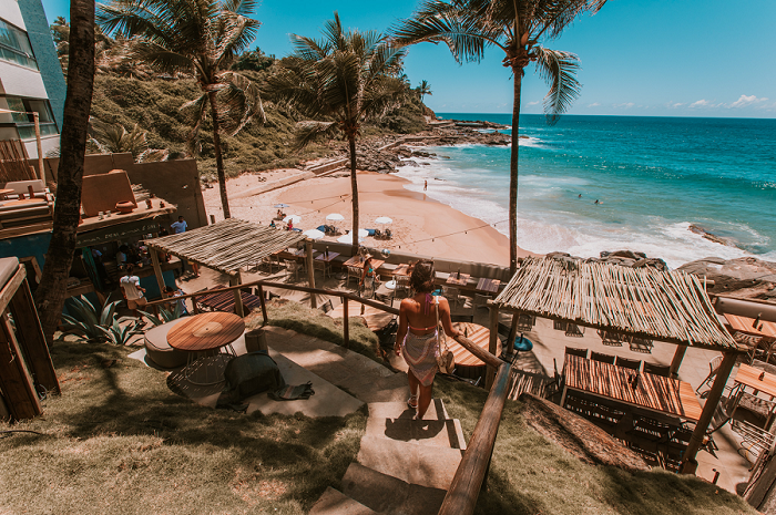 Indicado pela Forbes, Blue Praia Bar convida para ritualizar o Recomeço na vibe do Rio Vermelho