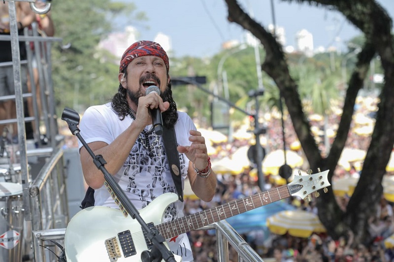 Bell Marques arrasta multidão em sua estreia no carnaval de rua de São Paulo