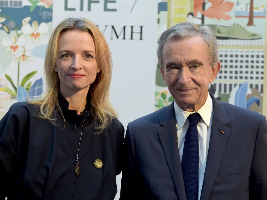 Homem mais rico do mundo, Bernard Arnault promove filha e muda CEO da Louis Vuitton