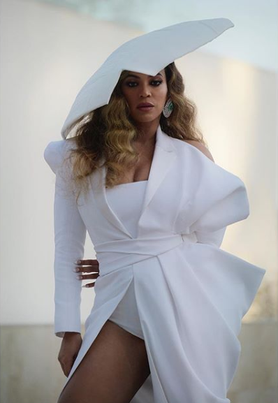 Beyonce divulga registro com os pequenos Rumi e Sir