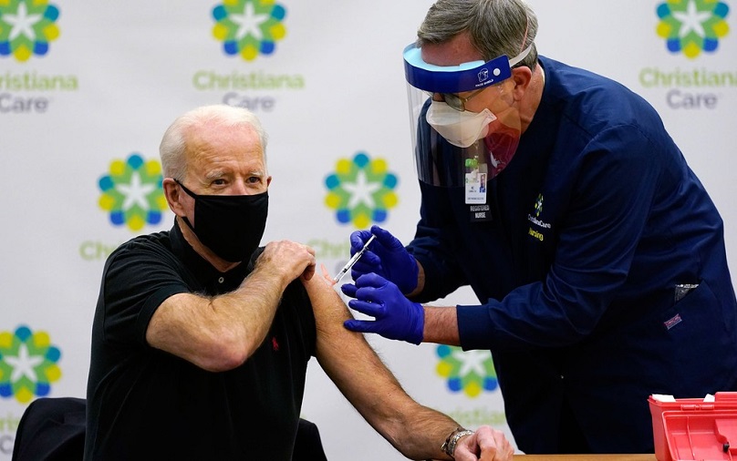 Joe Biden recebe segunda dose da vacina contra covid-19