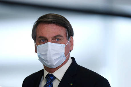 Bolsonaro fala em traição e afirma que vacina chinesa 'não será comprada'