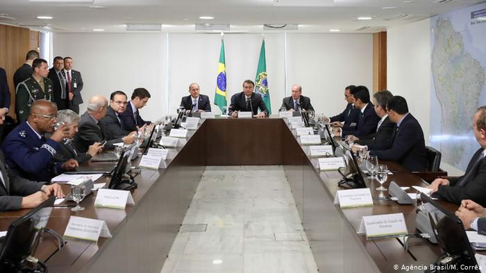 Bolsonaro se reúne com governadores e presidentes da Câmara e Senado