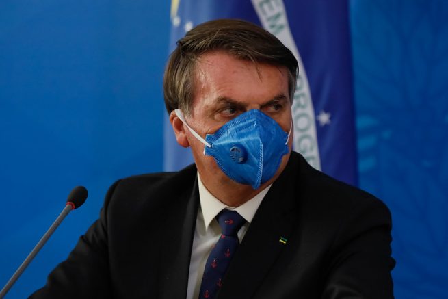 Presidente Jair Bolsonaro permanece infectado com covid-19