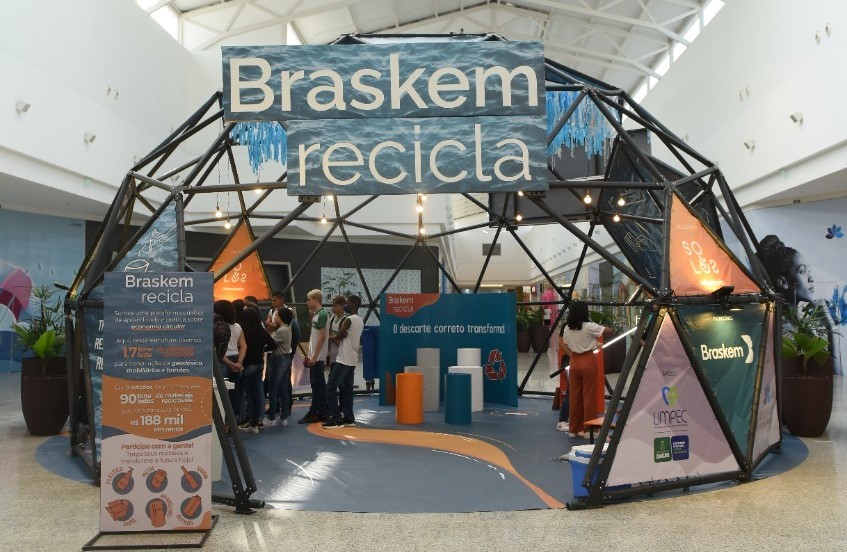 Crianças e adultos de Camaçari vivem experiência sustentável na abertura do Braskem Recicla