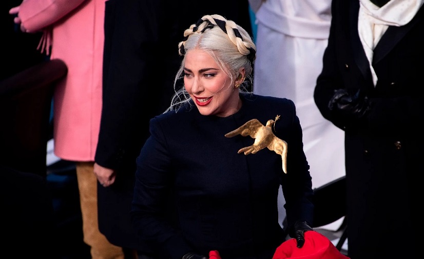 Broche utilizado por Lady Gaga em posse de Joe Biden ganha versão comercial