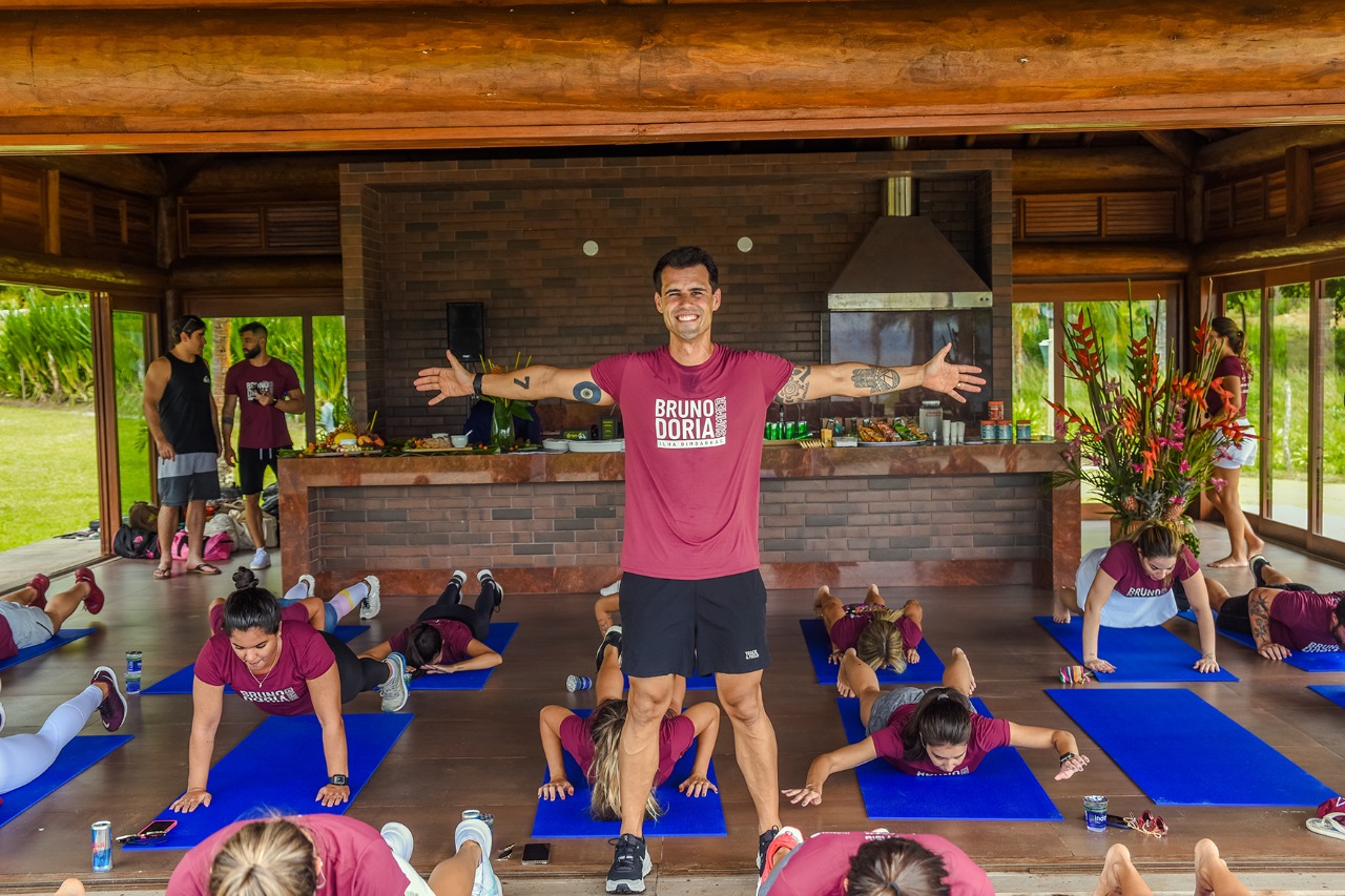 Ilha Bimbarras promove encontro de saúde e bem-estar com direito a treino funcional de Bruno Dória 