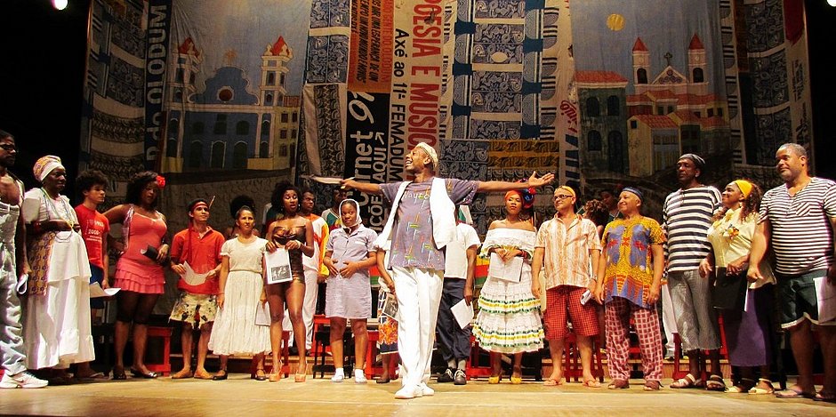 Bando de Teatro Olodum promove live comemorativa de 30 anos