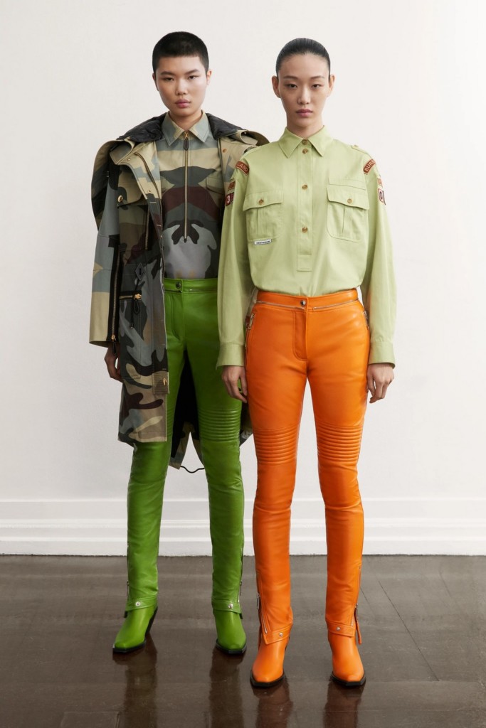  Burberry lança nova coleção inspirada em uniformes. Vem ver!