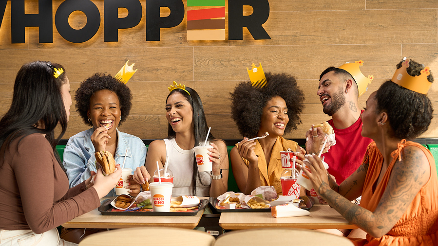 Burger King lança coleção inédita de coroas para celebrar a diversidade