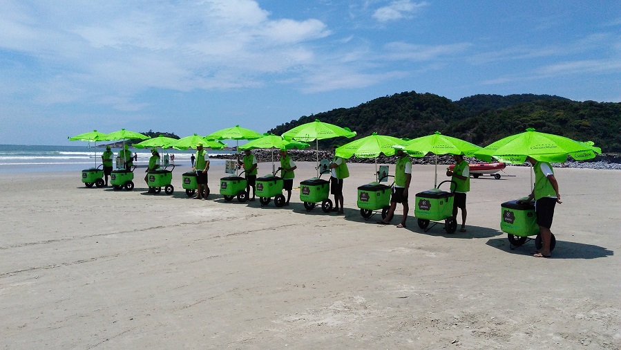 Carrinhos de gelato da Cacau Show  fazem sucesso no litoral