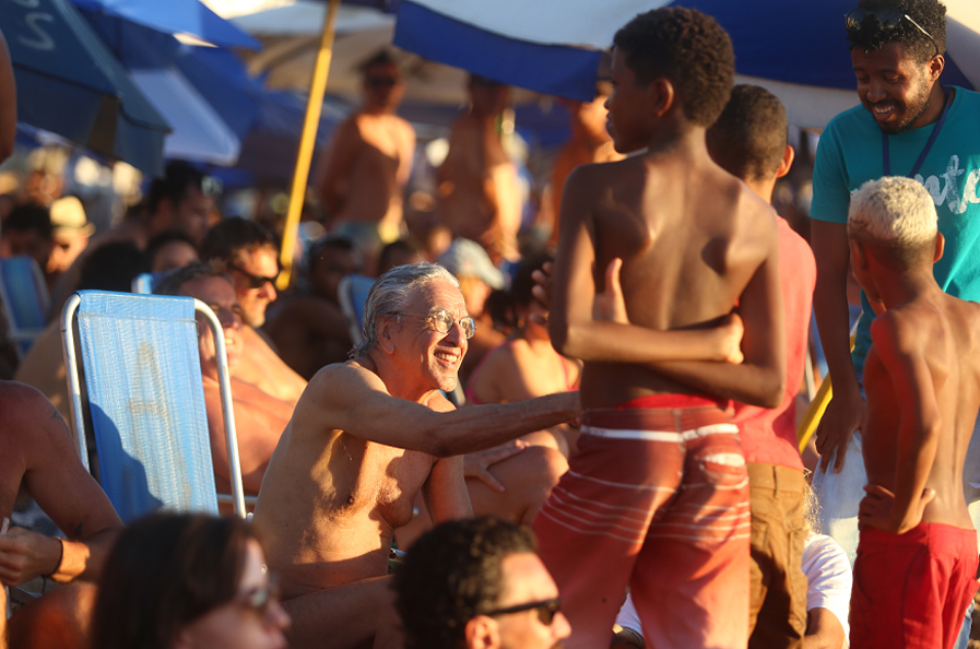 Caetano Veloso: figura presente no verão 