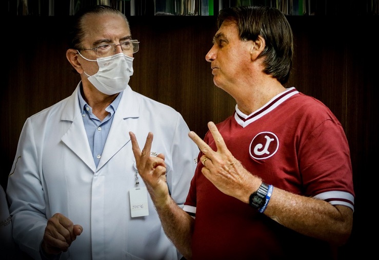 Camarão não mastigado causou obstrução intestinal no presidente Jair Bolsonaro, explica médico