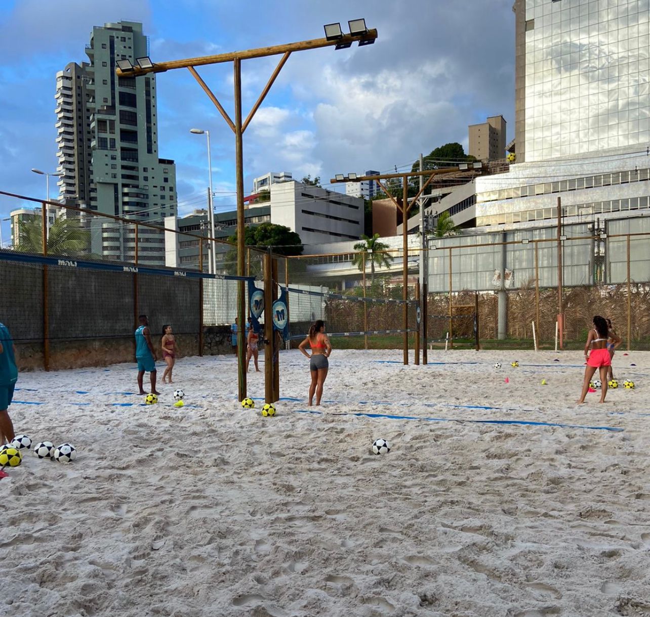  Salvador ganha empreendimento que une esportes de areia, bar e restaurante na Tancredo Neves  