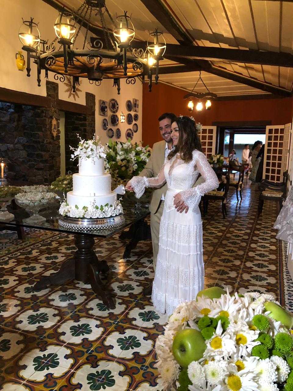 Mayana Calasans e Thiago Silva se casaram em clima low profile em Cabaceiras do Paraguaçu 