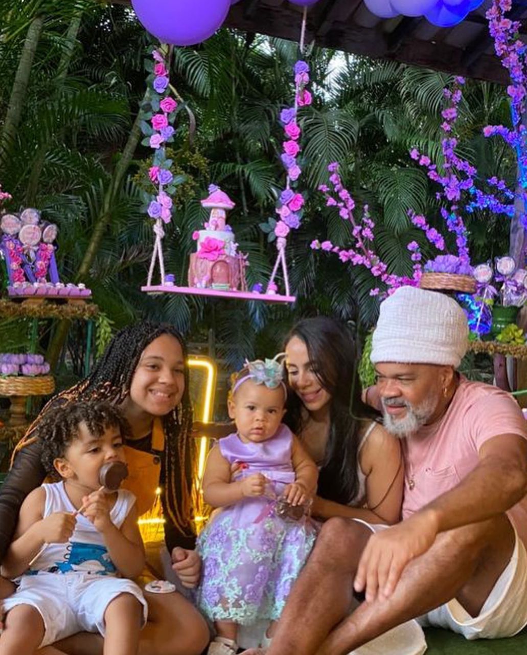 Carlinhos Brown comemora 1 ano da filha mais nova com decoração inspirada na Páscoa 