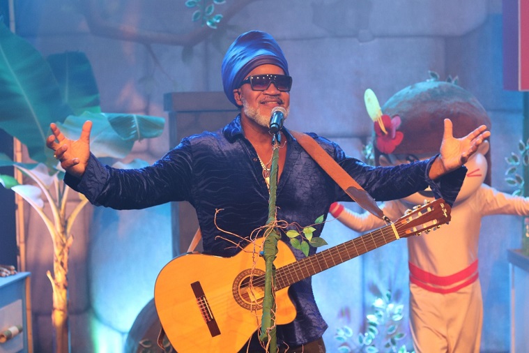 Estreando musical, Carlinhos Brown fala sobre relação com o meio ambiente e expectativas para o Carnaval