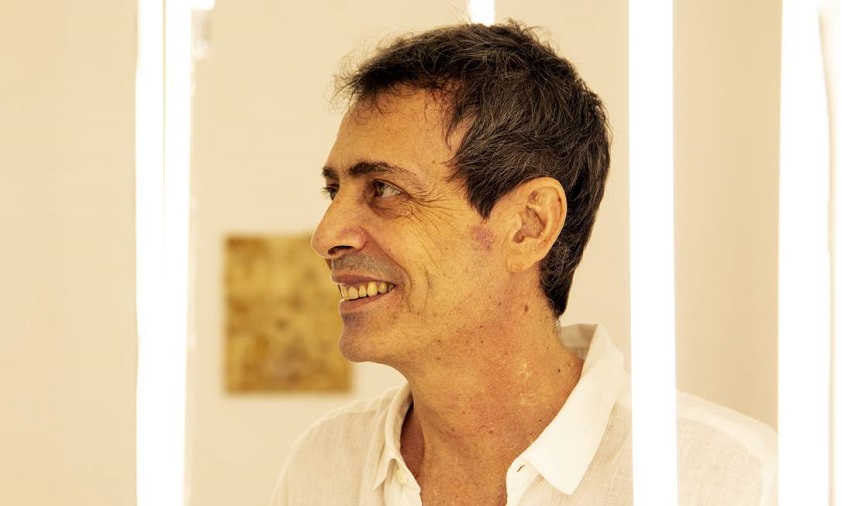 Morre o artista Carlito Carvalhosa, em decorrência de um câncer