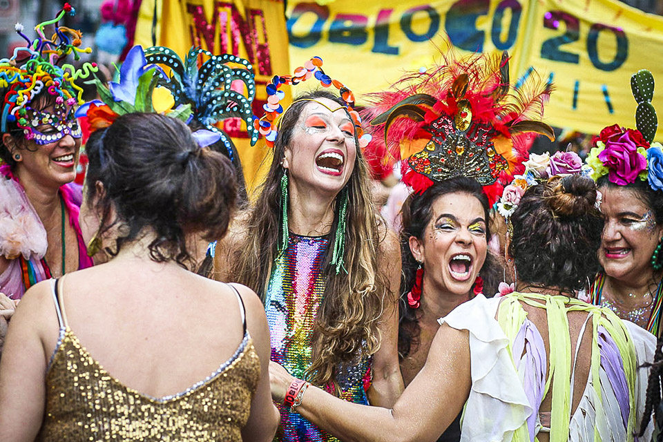 São Paulo e Rio adiam desfiles de Carnaval para o feriado de Tiradentes
