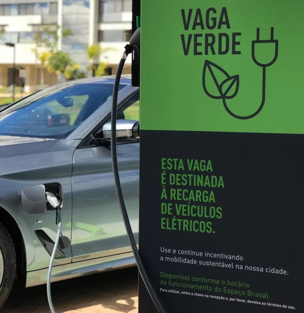 Brasil passa a usar mais carros elétricos visando sustentabilidade e reabastecimento