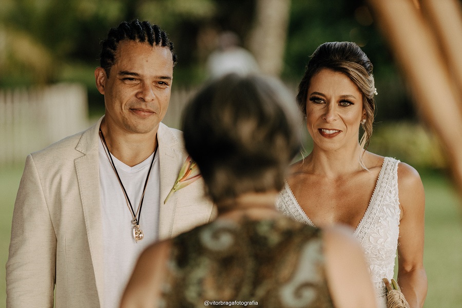 Giro de fotos:  cantor Adelmo Casé se casa com Clarissa Napolli em Itacaré 